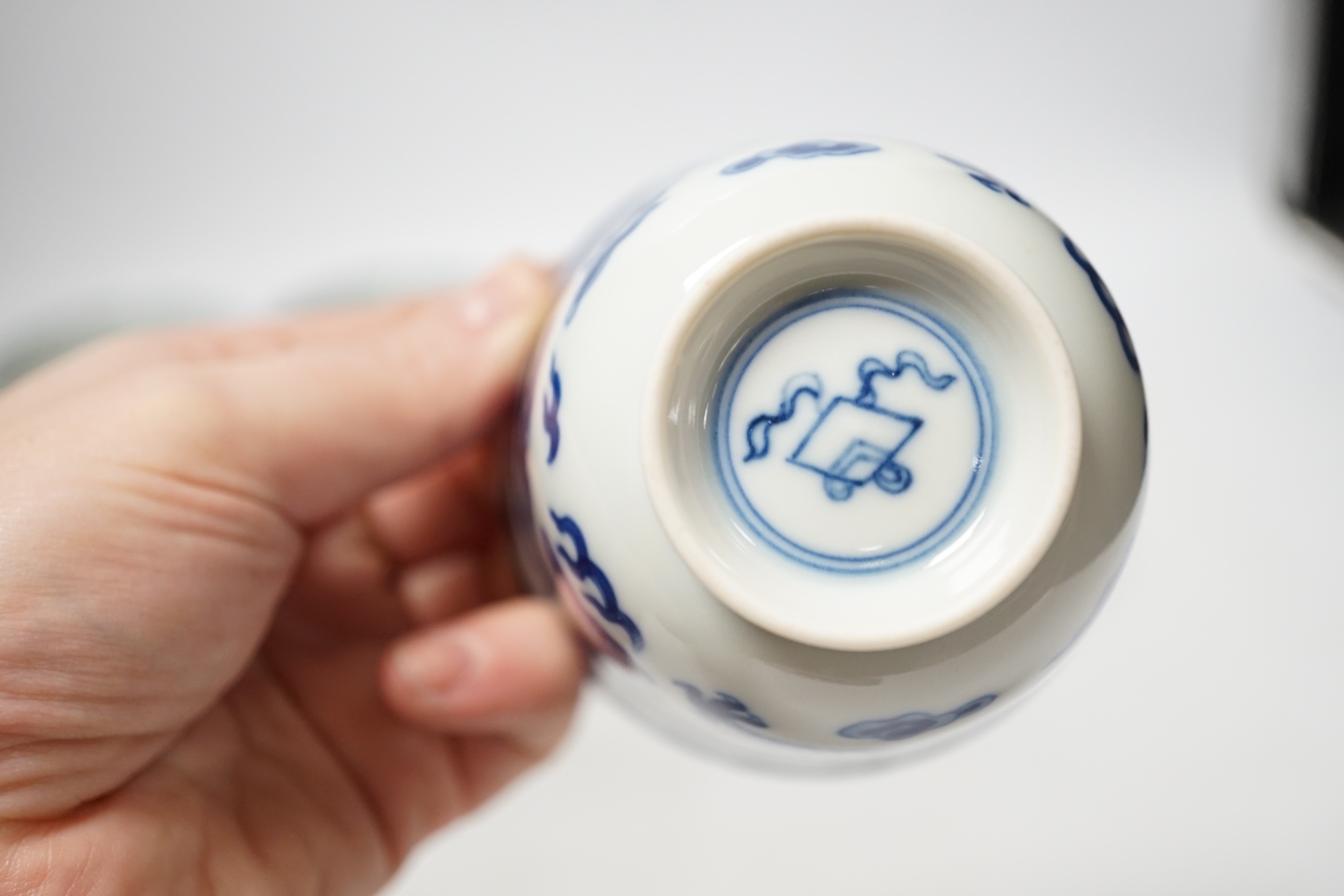 A set of six Chinese blue and white cups, 8cm high